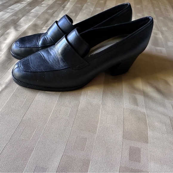 Classic Black Women's‎ Loafers - Picture 2 of 9